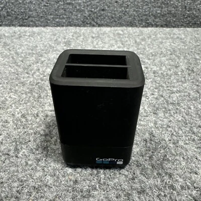 Go Pro Dual Battery Holder charges 1 or 2 Hero 5 batteries at the same time - Image 1 of 2