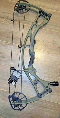 NEW HOYT RX8 BOW left hand 25"-30" 70lbs - green - Image 1 of 3