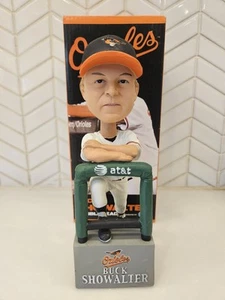 BALTIMORE ORIOLES BUCK SHOWALTER BOBBLEHEAD Manager Neu SGA - Bild 1 von 5