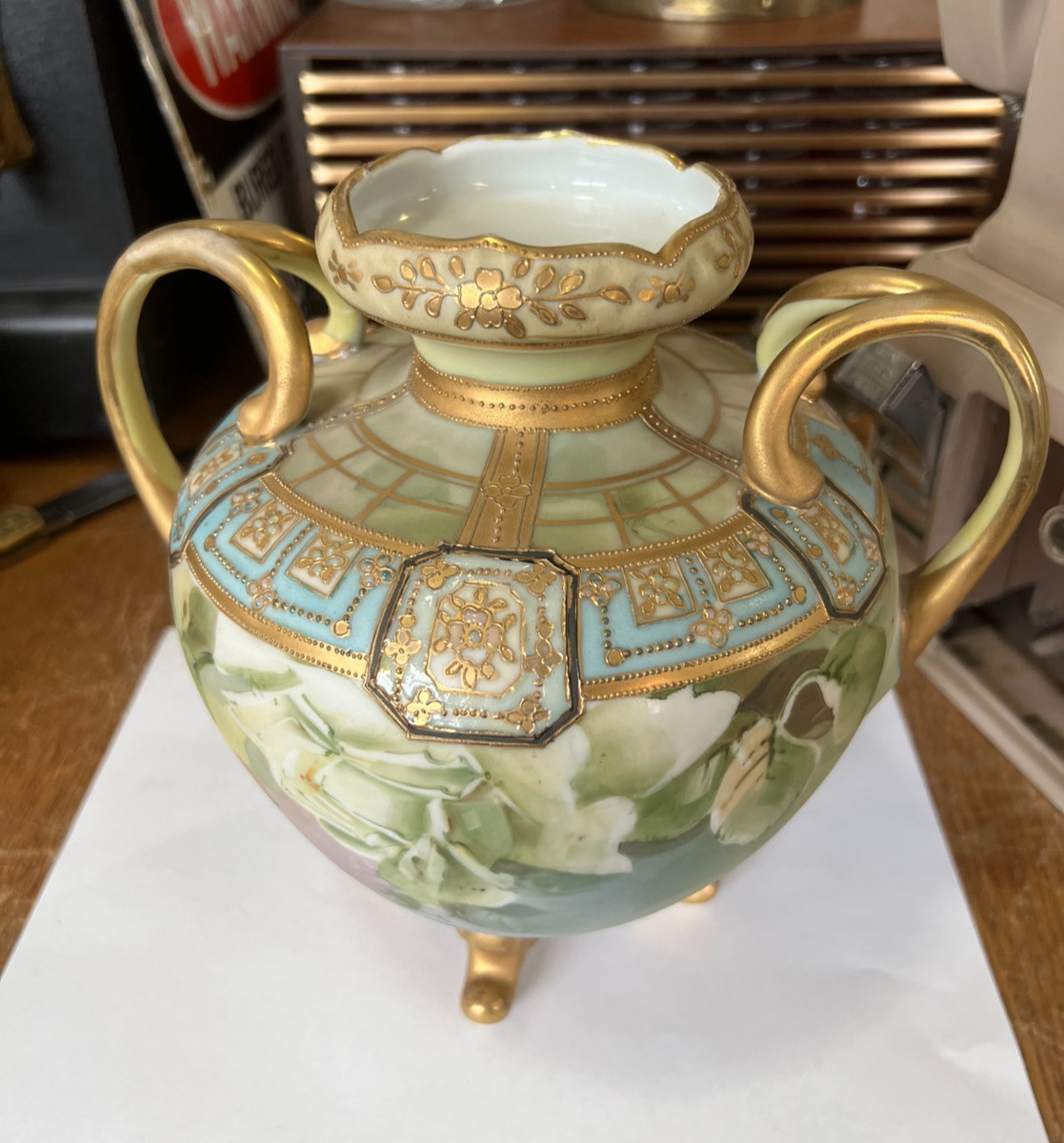 昭和　レトロ　ビンテージ　陶器製のクリーム色の花瓶 アンティーク陶器製 花瓶 クリーム色 青色模様 - メルカリ