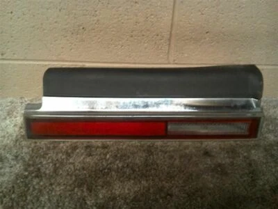 LUZ TRASERA IZQUIERDA CONDUCTOR CENTRO CROMO MOLDURA SE ADAPTA A 90-92 LINCOLN MARK SERIE 72856 Foto 1 de 4