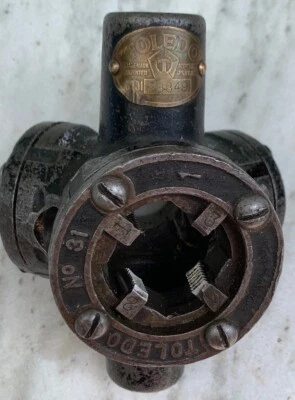 Vintage TOLEDO RIDGID No. 31 3-Way Pipe Threader 1", 3/4", & 1/2" Die Head Only - Image 1 of 4