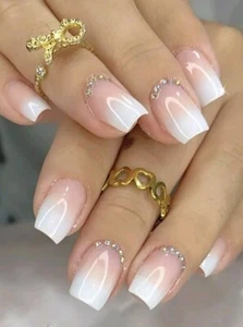 Uñas Postizas decoradas Acrílicas Falsas Confezione da 24 Colori Francesi - Foto 1 di 7