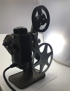 Vintage 1940s Revere Eight 8mm Reel to Reel Movie Projector Model 85 WORKS!! - Picture 1 of 11
