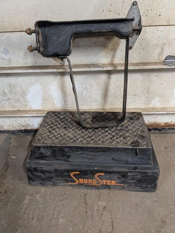 Midship Plastic Tank Bracket & Strap **03-09 Kodiak - Topkick C4500, C5500 — 第 1/4 张图片