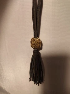 Vince Camuto Logo Taschenanhänger goldfarben und echtes schwarzes Leder - Bild 1 von 4