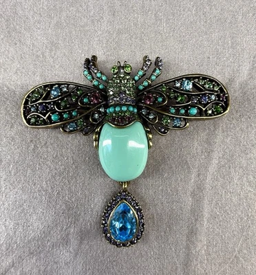Broche de escarabajo con joyas Heidi Daus con cabujón turquesa y gota de cristal Foto 1 de 4