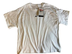 Nike Kids Sportswear Essential T-Shirt dh5760 100 Size L - Picture 1 of 4