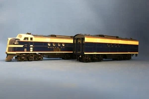 HO SCALE STEWART FTA/B SET ATSF #323, A-UNIT POWERED, B- UNPOWERED - USED - Picture 1 of 22