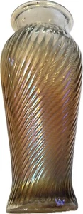 Carnival Glass Flower Vase Iridescent Purple Ribbed Swirl Pattern 7 Inch VTG - Picture 1 of 3