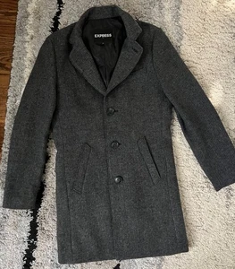 EXPRESS grauer mittellanger Wollmantel Mantel - Fischgrätmuster Herren Extra Small (XS) - Bild 1 von 8