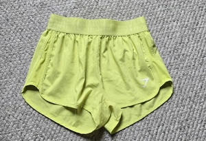 Pantalones Cortos de Entrenamiento Gymshark Calce Suelto Sin Forro 2" Entrenamiento Gimnasio Amarillo Para Mujer XS - Imagen 1 de 4