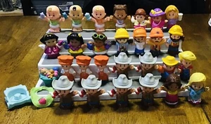 Fisher Price Little People 1 Kinderwagen 1 Lätzchen 28 Figuren, insgesamt 30 Teile, Baby Barbie - Bild 1 von 13