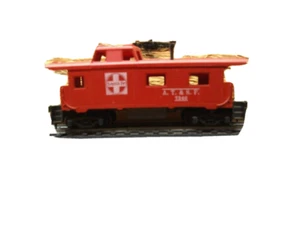 AHM HO 36' Scale Santa Fe 7240 Railroad Cupola Caboose with Stovepipe Chimney - Picture 1 of 5