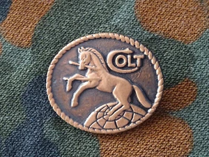 (93) Colt Armas de Fuego Pin Insignia Cresta - Imagen 1 de 2
