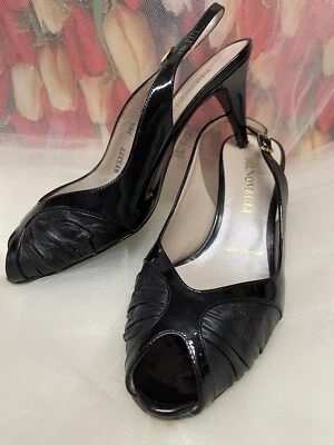 Tacones Bruno Magli vintage EE. UU. 6 UE 36,5 charol negro punta abierta tirantes Foto 1 de 4