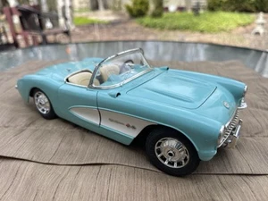 Burago - 1957 Chevrolet Corvette - Die Cast - Made in Italy - Turquoise - Picture 1 of 19