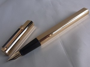 Dunhill Gemline Classic Dress Fountain Pen 18K F Nib Black Line Clip