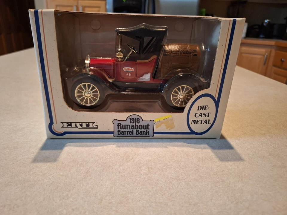 Ertl Diecast True Value Hardware 1918 Ford Runabout Barrel Bank 8th in Series