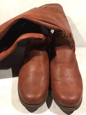 Botas MIA EVERETT Talla 10M Marrón Punto de Látigo Alto Montar Moda Imitación Cuero Foto 1 de 4