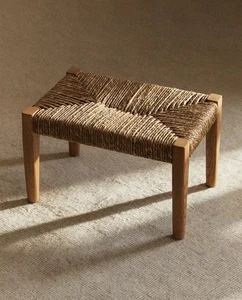 Mini stool with an ash structure and a plaited seagrass base - Picture 1 of 6