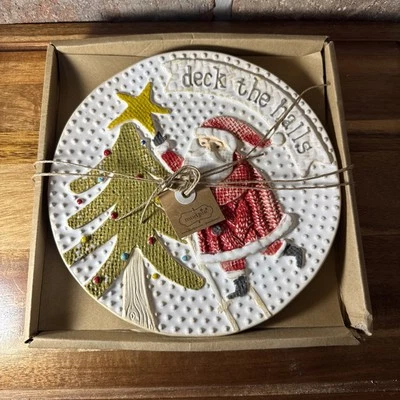 泥派圣诞盘 8.25 英寸假日圣诞老人甲板大厅节日陶瓷 — 第 1/4 张图片