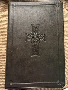 LA SANTA BIBLE Versión Estándar Inglés ESV 2001 Crossway Cuero Negro - Imagen 1 de 10