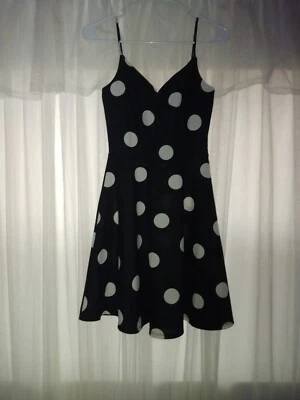 Ajuste y estilo, vestido junior, lunares. Pequeño. Elástico. Pull On. Foto 1 de 4