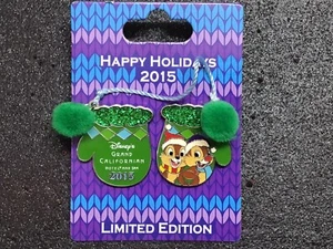 New 2015 Disneyland Grand Californian Hotel Chip & Dale Mitten Holiday LE Pin - Picture 1 of 6