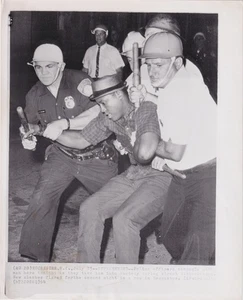 ROCHESTER NY NEGRO RIOTS POLICE BLACKS Civil Rights *** VINTAGE 1964 press photo - Picture 1 of 2