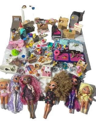 Lots Doll House Porcelain Bathroom Set With 6 Dolls, Furniture,Accessories,Pets - Image 1 of 4