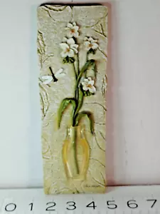 VINTAGE CHERI BLUM White FLOWERS IN VASE and dragonfly 3D WALL ART resin PLAQUE - Picture 1 of 6
