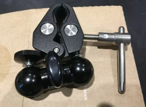 SmallRig Doppia testa a sfera multifunzione con morsetto e vite 1/4" 1138 - Foto 1 di 2