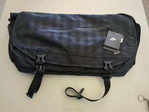 Nike Cascade Fahrrad Messenger Bag Unisex Schwarz Crossbody Karo Taschen BA4132 Neu mit Etikett - Bild 1 von 8