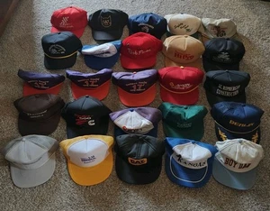 Riesiges Vintage Paket 34 verschiedene Werbung Trucker Cap Mützen Visiere Snapback  - Bild 1 von 2