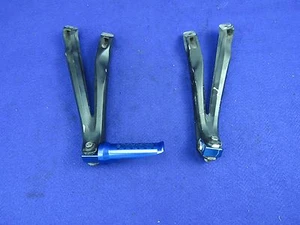 05 Yamaha YZF R1 Passenger Peg / Bracket Set YZFR1 R 1 #216 Foot Rear Pillion - Picture 1 of 12