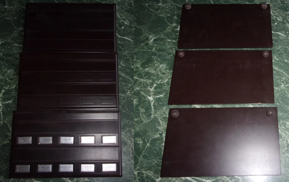 SOLDATINI lotto di 3 espositori basette in legno con piedini 24,8 X 14,8 cm. - Immagine 1 di 1