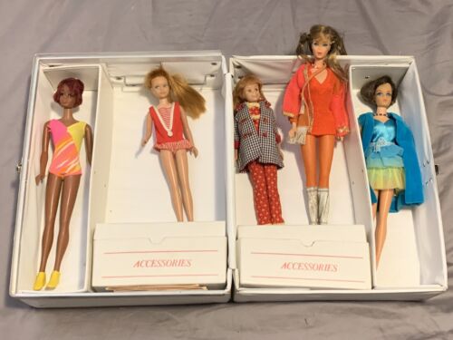 Ensemble Barbie vintage original avec étui de voyage et choix de tenues de 1968
