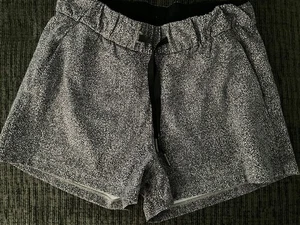 Lululemon On The Fly Shorts Size 4. Black/White Dot Elastic Waist w/ Drawstring - Picture 1 of 6