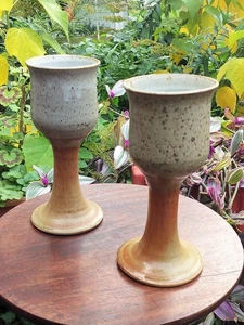 2 CALICI VINO Studio Art Pottery 7,5" H firmati LJS smalto bianco a goccia - Foto 1 di 17