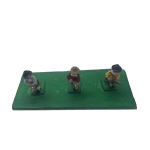3 Vintage Toy Lead Painted Settlers With Guns .5" Tall
