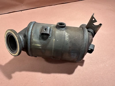 Tubo de escape del colector de escape del motor BMW I01 I3 I3S 0,7 L XB4 OEM 103 K millas Foto 1 de 3