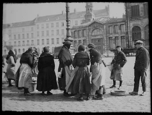 FOTO BOULOGNE SUR MER FISHWIVES C1939 Magic Lantern Slide DE COLECCIÓN FRANCIA - Imagen 1 de 3