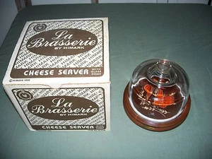 Cubierta de queso cúpula de vidrio La Brasserie Himark 1980 plato en caja mariposa vintage - Imagen 1 de 4