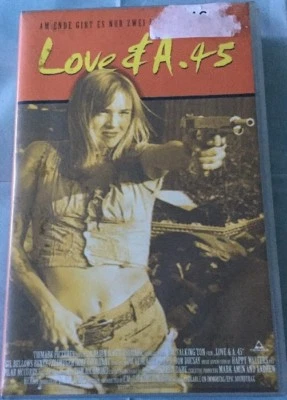 VHS Love & A.45 (1996) Thriller mit Rene Zellweger & Gil Bellows Guter Zustand - Bild 1 von 4