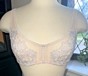 NWT BRAND New Victoria Secret  Bra Beige Nude Heavy Embroidery Wire free Vs XS - Picture 1 of 4
