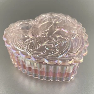 Vintage Fenton Pink Iridescent Glass Heart Shaped Hummingbird Trinket Box - Picture 1 of 24