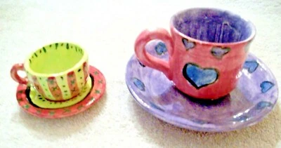 2 mini juegos de platillos para tazas de té hechos a mano de cerámica coloridos 1979 y 1998 vintage nuevos de stock Foto 1 de 4