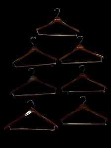 Dillard Holz Kleiderbügel Set 7 braun Metall Messing Hardware Anzug - Bild 1 von 21