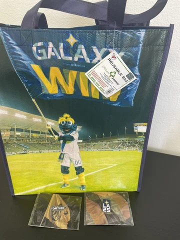 LA Galaxy  Cosmo Reusable Shopping Bag And 2 LA Galaxy Season Ticket Member Pins Cover